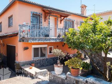 Chalet en venta en calle Barcelonès, Caldes de Montbui, de 245 m² 5 habitaciones por 487.000
