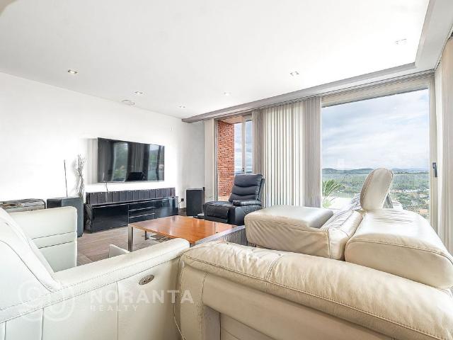 Chalet en venta en calle Beethoven, Canyelles, de 191 m² 5 habitaciones por 629.800