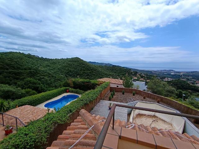 Chalet en venta en calle Bellmunt, Lloret de Mar, de 142 m² 4 habitaciones por 440.000