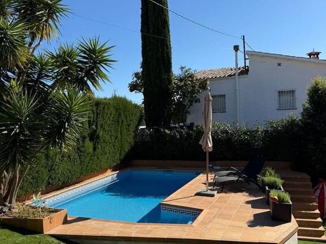 Chalet en venta en calle Berguedà, Lloret de Mar, de 182 m² 4 habitaciones por 420.000