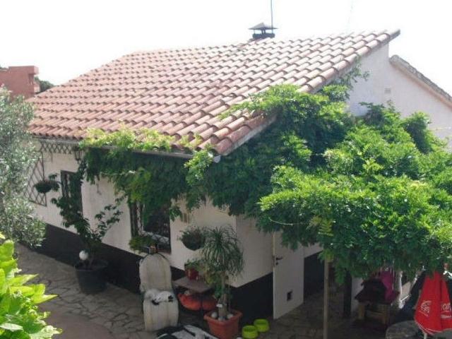 Chalet en venta en calle Blanes, Pineda de Mar, de 137 m² 3 habitaciones por 140.000