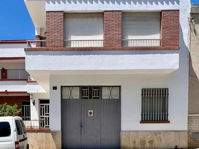 Chalet en venta en calle Brasil, Amposta, de 186 m² 3 habitaciones por 258.000