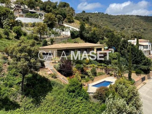 Chalet en venta en calle Gavarres, Castell Platja d´Aro, de 210 m² 3 habitaciones por 790.000