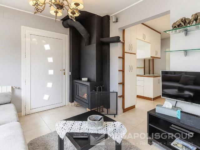 Chalet en venta en calle Garbí, Piera, de 80 m² 3 habitaciones por 275.000
