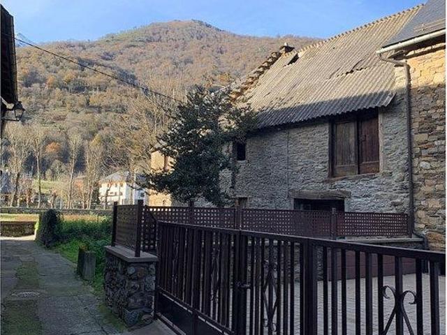 Chalet en venta en calle Garona, Les, de 162 m² 1 habitación por 120.000