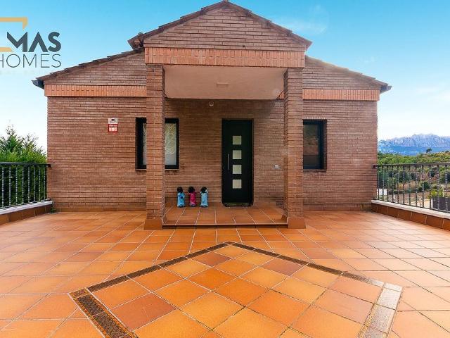 Chalet en venta en calle Girasols, Rellinars, de 144 m² 4 habitaciones por 450.000