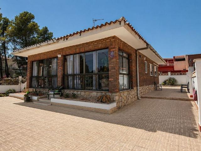 Chalet en venta en calle Girona de, Mont Roig del Camp, de 106 m² 3 habitaciones por 379.000