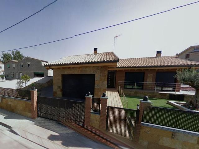 Chalet en venta en calle Guifre El Pilos, Fonollosa, de 181 m² 4 habitaciones por 209.000