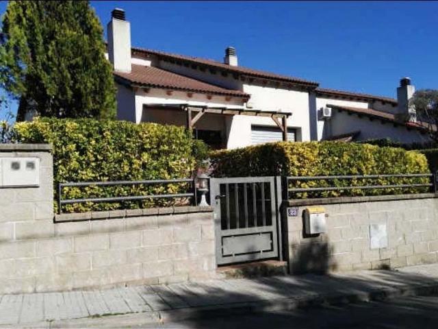 Chalet en venta en calle Doctor Trueta, Sant Pere de Vilamajor, de 180 m² 3 habitaciones por 225.600