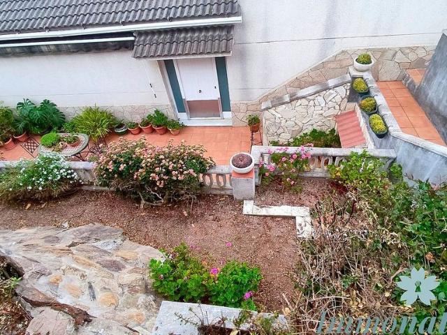 Chalet en venta en calle Dolça de Provença, Torrelles de Llobregat, de 140 m² 3 habitaciones por 399.000