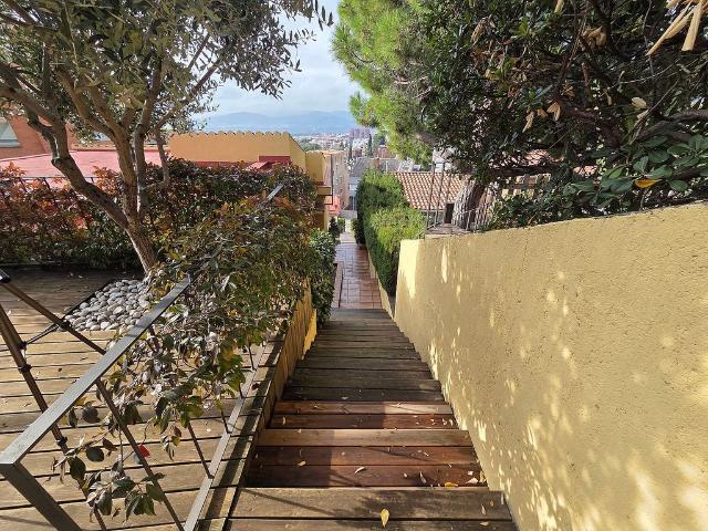 Chalet en venta en calle Dos de Maig, Sant Just Desvern, de 125 m² 4 habitaciones por 699.000
