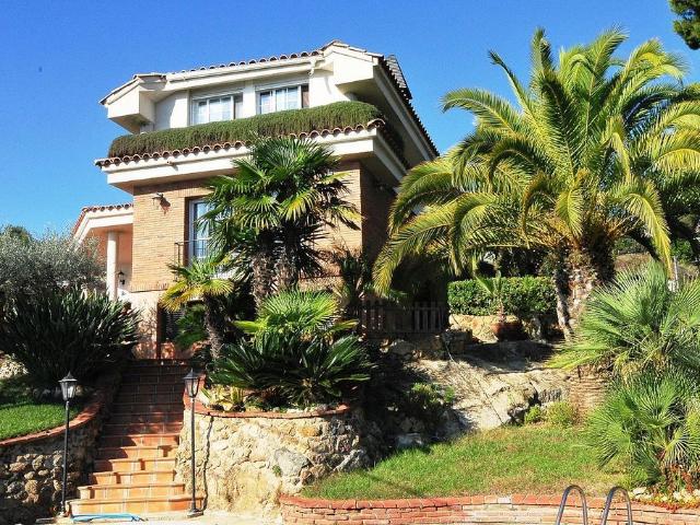 Chalet en venta en calle Dosrius, Santa Susanna, de 285 m² 4 habitaciones por 480.000