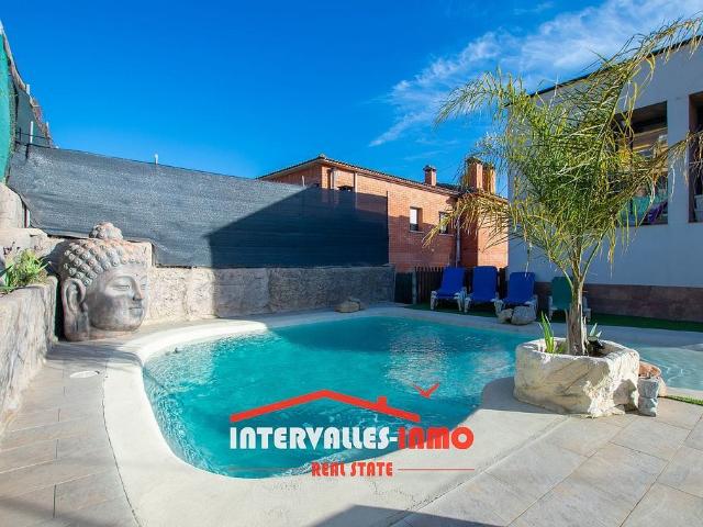 Chalet en venta en calle D'amadeu Víves, Lliçà d´Amunt, de 225 m² 3 habitaciones por 480.000
