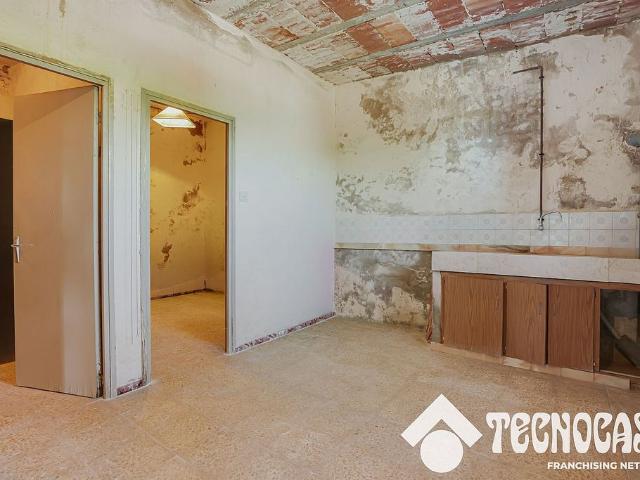 Chalet en venta en calle De Camprodon, Rubí, de 51 m² por 115.000