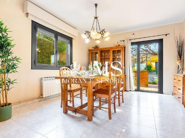 Chalet en venta en calle De Can Ballestà, Lliçà d´Amunt, de 170 m² 4 habitaciones por 635.000