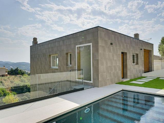 Chalet en venta en calle De Canet, Sant Cebrià de Vallalta, de 166 m² 4 habitaciones por 615.000