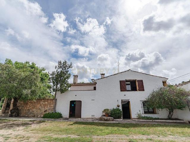 Chalet en venta en calle Circunvalació, Vespella de Gaià, de 397 m² 5 habitaciones por 395.000