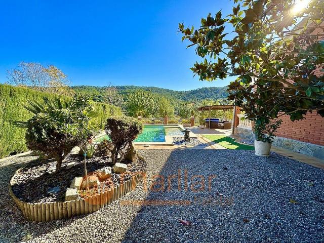 Chalet en venta en calle De Clara, Argentona, de 300 m² 8 habitaciones por 479.000