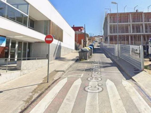 Chalet en venta en calle De Cristòfol Colom, Santa Coloma de Gramanet, de 135 m² 4 habitaciones por 241.350