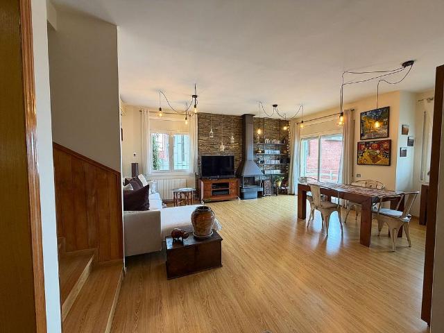 Chalet en venta en calle De Balmes, Sant Just Desvern, de 125 m² 4 habitaciones por 699.000
