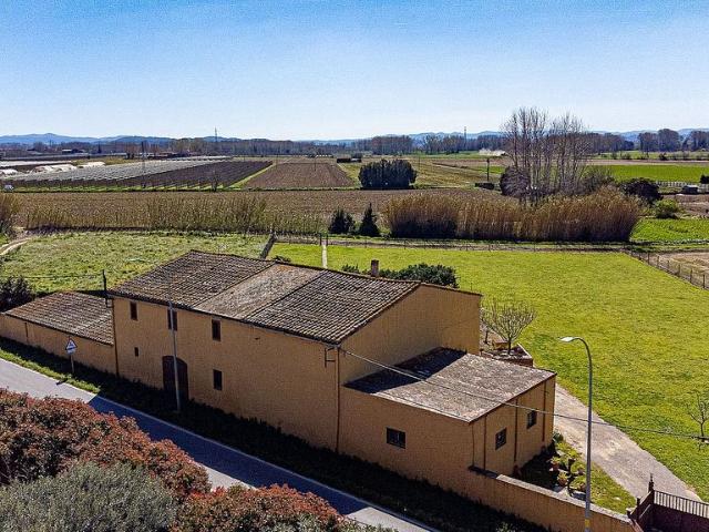 Chalet en venta en calle De Girona, Verges, de 272 m² 9 habitaciones por 590.000