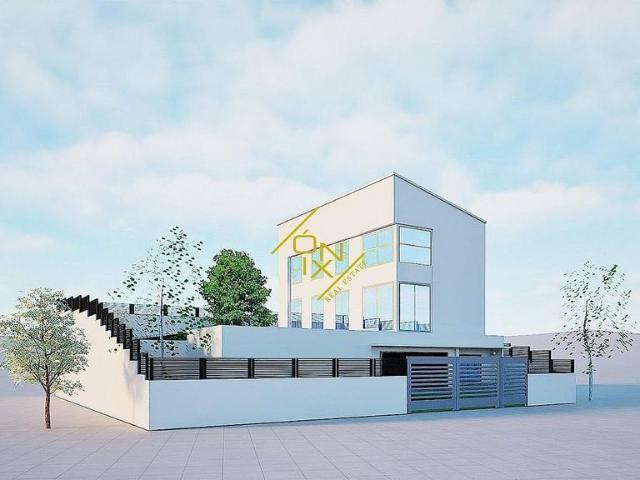 Chalet en venta en calle De Dénia, Canyelles, de 140 m² 4 habitaciones por 395.000