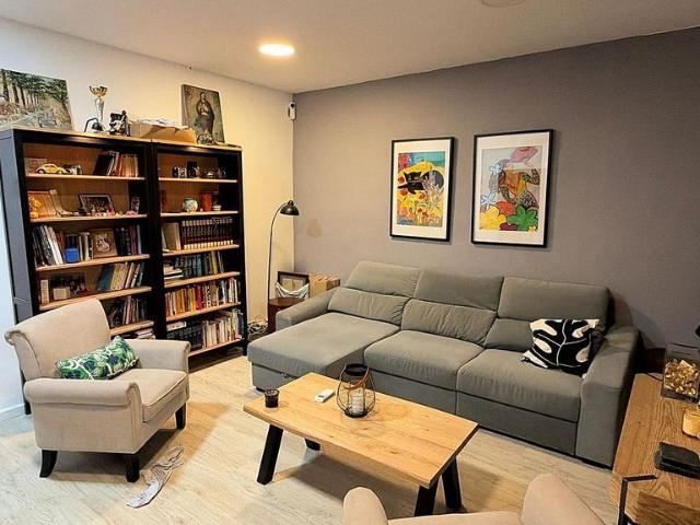 Chalet en venta en calle De Farnés, Barcelona, de 100 m² 4 habitaciones por 350.000
