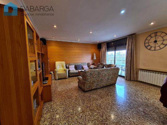 Chalet en venta en calle De Felip II, Cerdanyola del Vallès, de 478 m² 4 habitaciones por 675.000