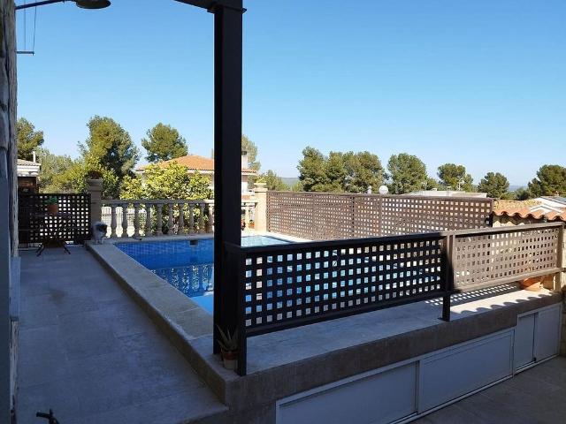 Chalet en venta en calle De Joan Miró, Catllar, el, de 239 m² 5 habitaciones por 399.000