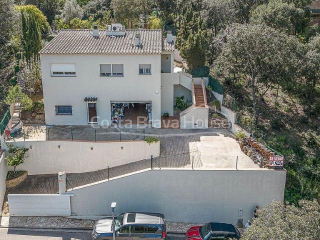 Chalet en venta en calle De Joaquim Ruyra, Begur, de 248 m² 5 habitaciones por 775.000