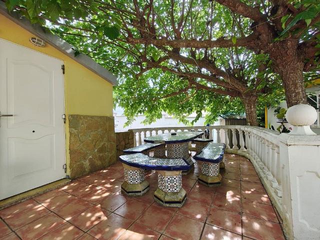 Chalet en venta en calle De Joaquim Sunyer, Bisbal del Penedès, la, de 27 m² 1 habitación por 139.900