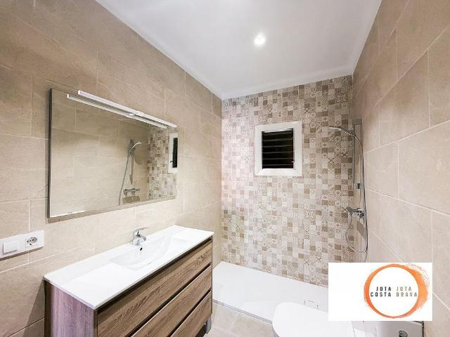 Chalet en venta en calle De Josep Maria de Sagarra, Sarrià de Ter, de 145 m² 4 habitaciones por 399.000