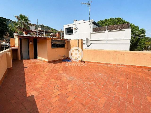 Chalet en venta en calle De Josep Roura, Barcelona, de 78 m² 3 habitaciones por 790.000