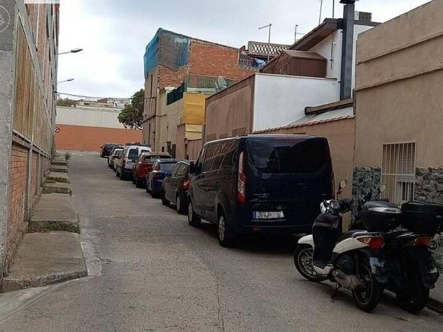 Chalet en venta en calle De Jaén, Cornellà de Llobregat, de 51 m² 1 habitación por 90.000