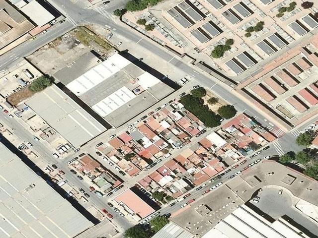 Chalet en venta en calle De Jaén, Cornellà de Llobregat, de 56 m² 2 habitaciones por 120.000