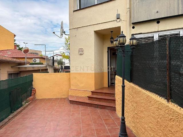 Chalet en venta en calle De Juan Ramon Jiménez, Mollet del Vallès, de 115 m² 4 habitaciones por 399.000