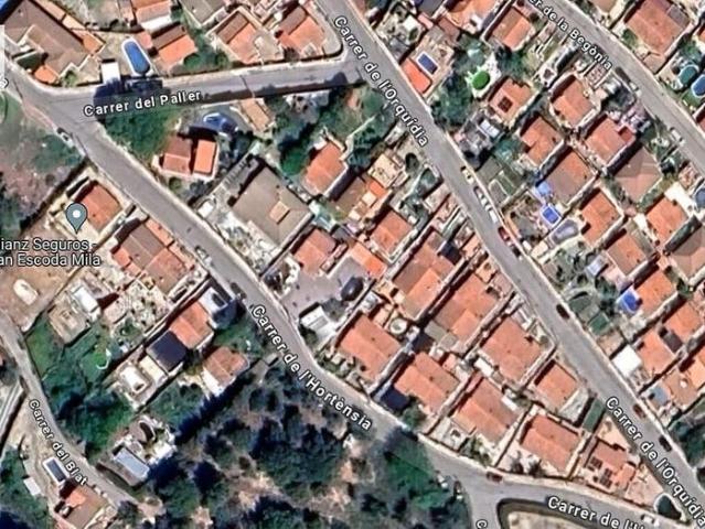 Chalet en venta en calle De L'orquídia, Esparreguera, de 56 m² 3 habitaciones por 165.000