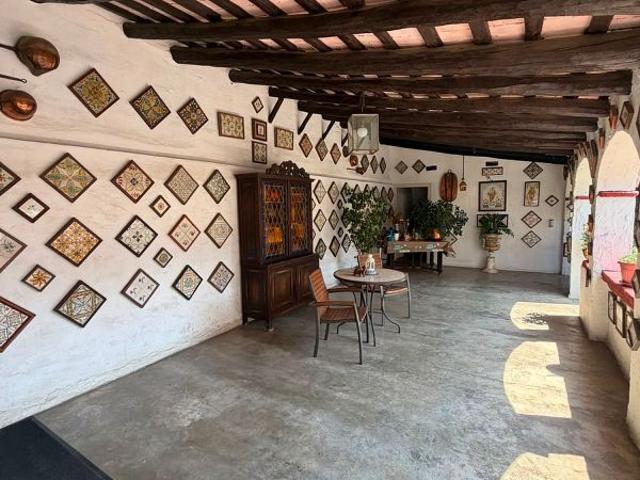 Chalet en venta en calle De Laureà Miró, Sant Feliu de Llobregat, de 614 m² 4 habitaciones por 600.000