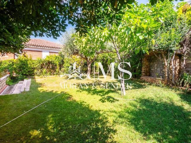 Chalet en venta en calle De L'avet, Lliçà d´Amunt, de 193 m² 6 habitaciones por 399.000