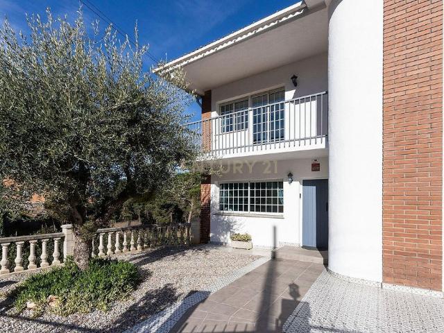 Chalet en venta en calle De la Cornisa Inferior, Tordera, de 270 m² 5 habitaciones por 550.000
