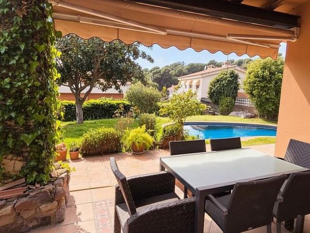 Chalet en venta en calle De la Cala Crancs, Salou, de 220 m² 3 habitaciones por 550.000