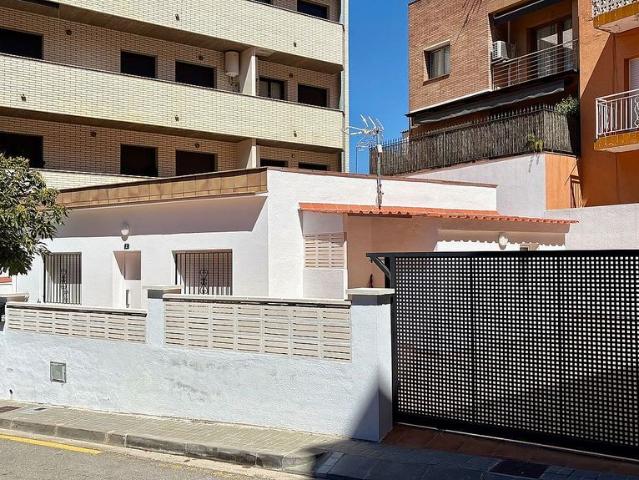 Chalet en venta en calle De la Carbonilla, Blanes, de 75 m² 3 habitaciones por 335.000