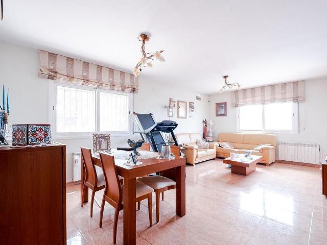 Chalet en venta en calle De la Garça, Bigues i Riells, de 190 m² 4 habitaciones por 680.000