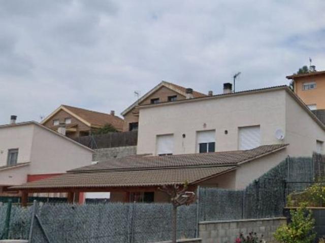 Casa pareada en venta en calle De la Garrotxa, Lliçà d´Amunt, de 204 m² 4 habitaciones por 279.000