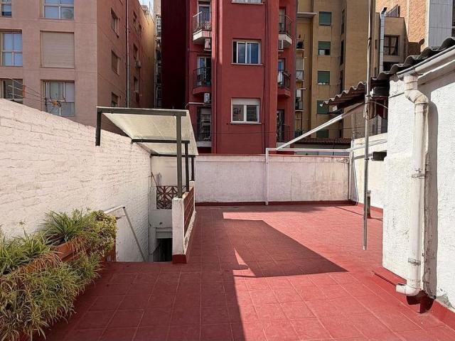 Chalet en venta en calle De la Indústria, Barcelona, de 90 m² 3 habitaciones por 373.000