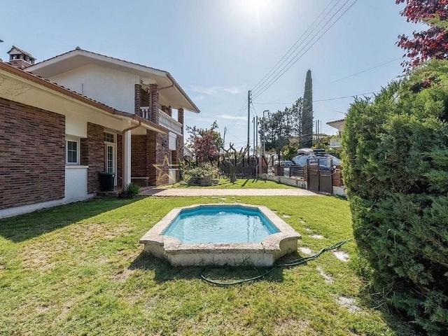 Chalet en venta en calle De la Merla, Vilanova del Vallès, de 225 m² 4 habitaciones por 475.000