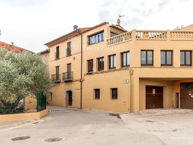Chalet en venta en calle De la Salut, Boadella d´Empordà, de 422 m² 4 habitaciones por 420.000