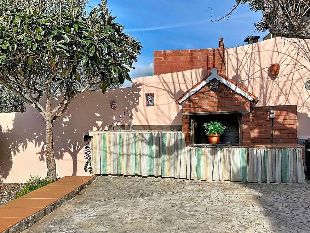 Chalet en venta en calle De la Serra del Cadí, Piera, de 110 m² 3 habitaciones por 279.000