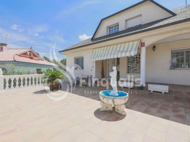 Chalet en venta en calle De la Ribera D'ebre, Lliçà d´Amunt, de 304 m² 6 habitaciones por 450.000