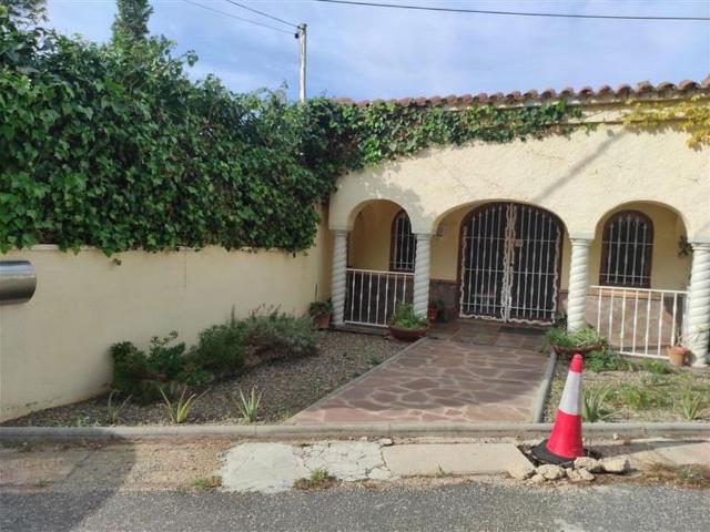 Chalet en venta en calle De la Tulipa, Pratdip, de 170 m² 2 habitaciones por 135.000